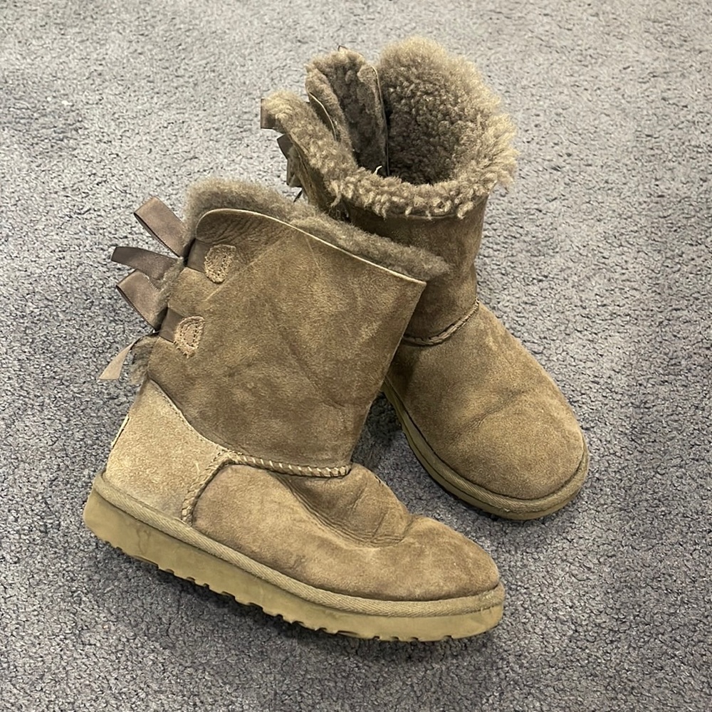 UGG | Bailey Bow short ugg gray